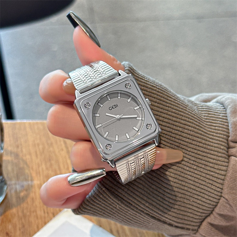 Luxury Watch Gift For Her - นาฬิกาข้อมือควอตซ์สำหรับผู้หญิง ดีไซน์เรียบหรู ทันสมัย หน้าปัดสี่เหลี่ยม สายสแตนเลส สไตล์มินิมอล